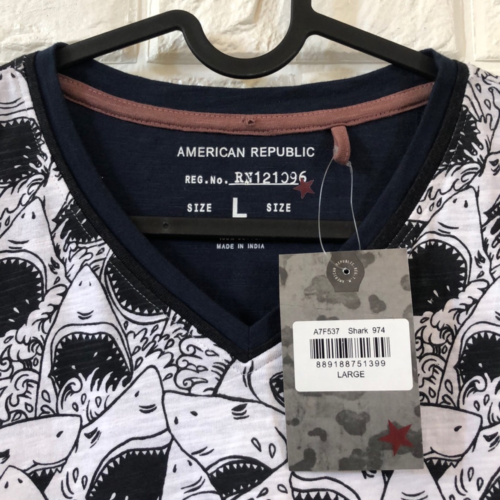 AMERICAN republic sharks sharknado tee men’s T shirt‎ size L *NEW with tags